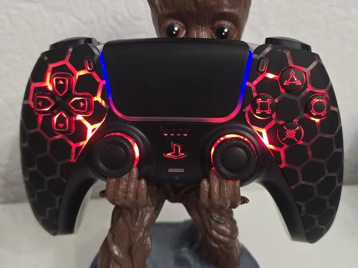 Individuell gemoddeter PS5-Controller mit Beleuchtung